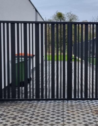 Metalen poort